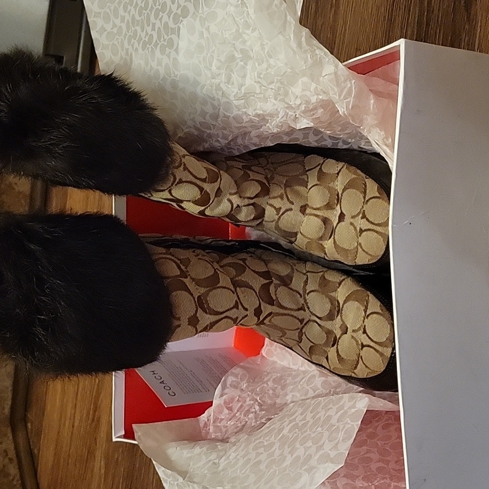 Coach Joyous snow boots size 8.5 never worn